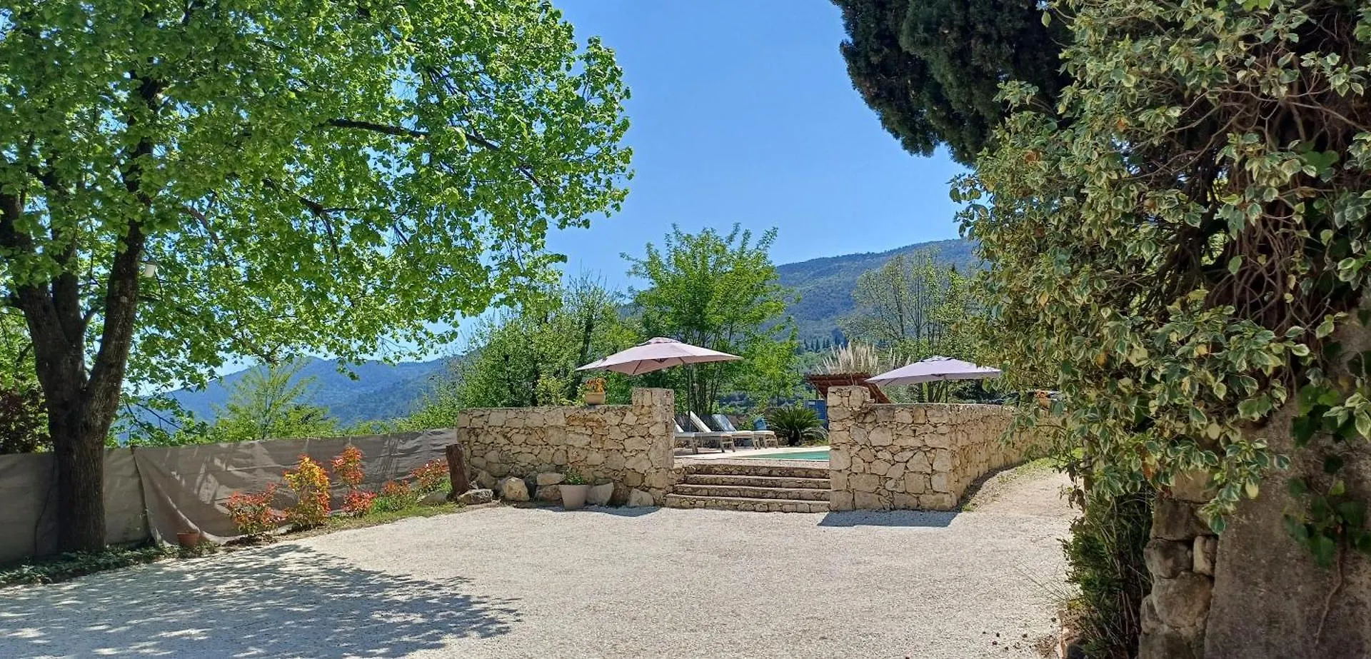 Le Domaine De La Feuilleraie Bed & Breakfast Coaraze 0*,  France